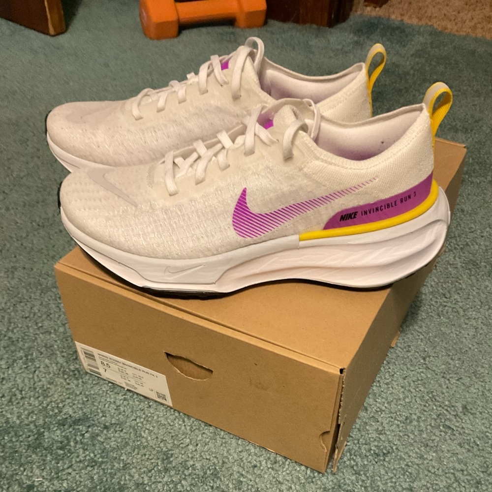 NEW!! Nike zoomx invincible run 3